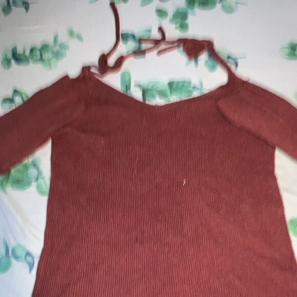 Love Denim 24/7 Burgundy Ribbed Cold-Shoulder Sweater - Size Small - Picture 2 of 5